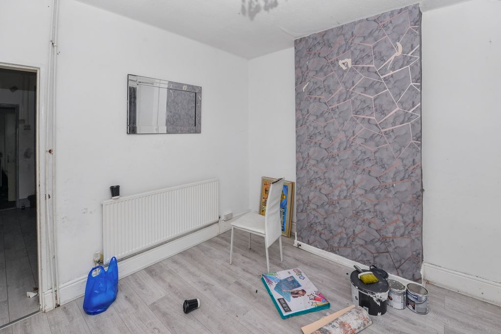 Property photo 2 of 20 5 Laurel Avenue, Runcorn Road, Birmingham B12 8rd