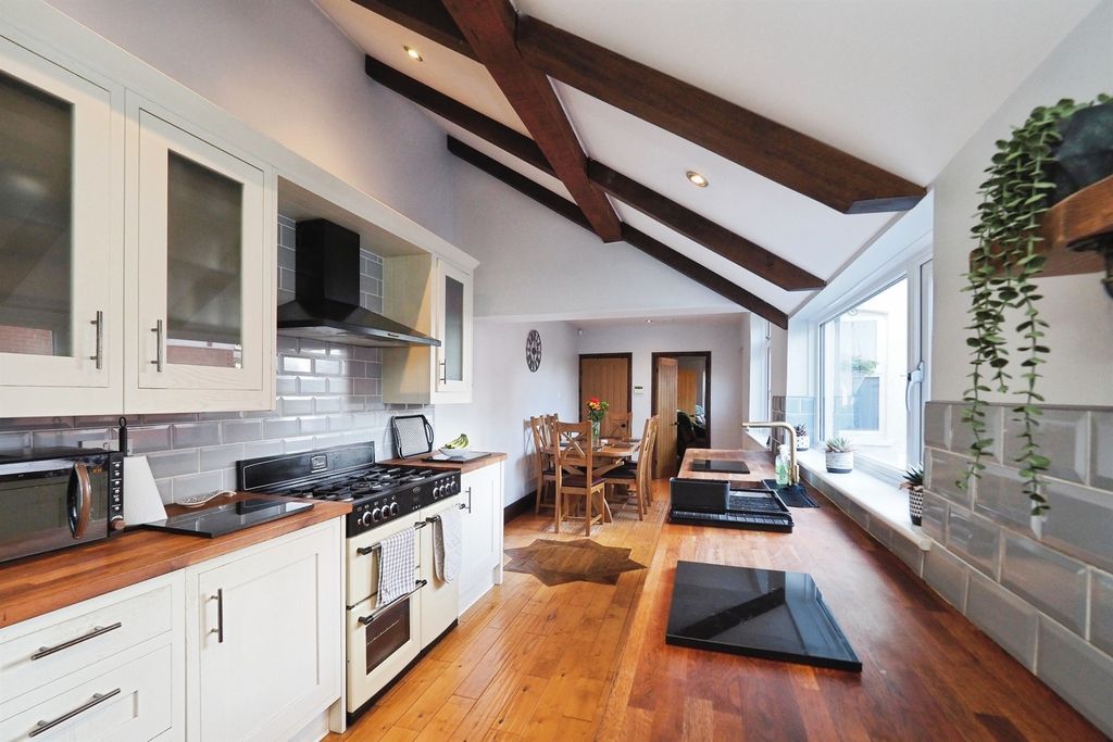 Property photo 3 of 26