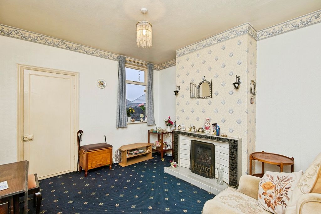 Property photo 3 of 17 Dining Room