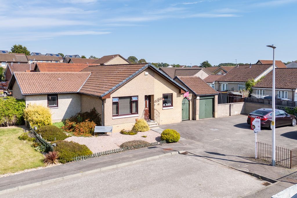 Property photo 2 of 30
