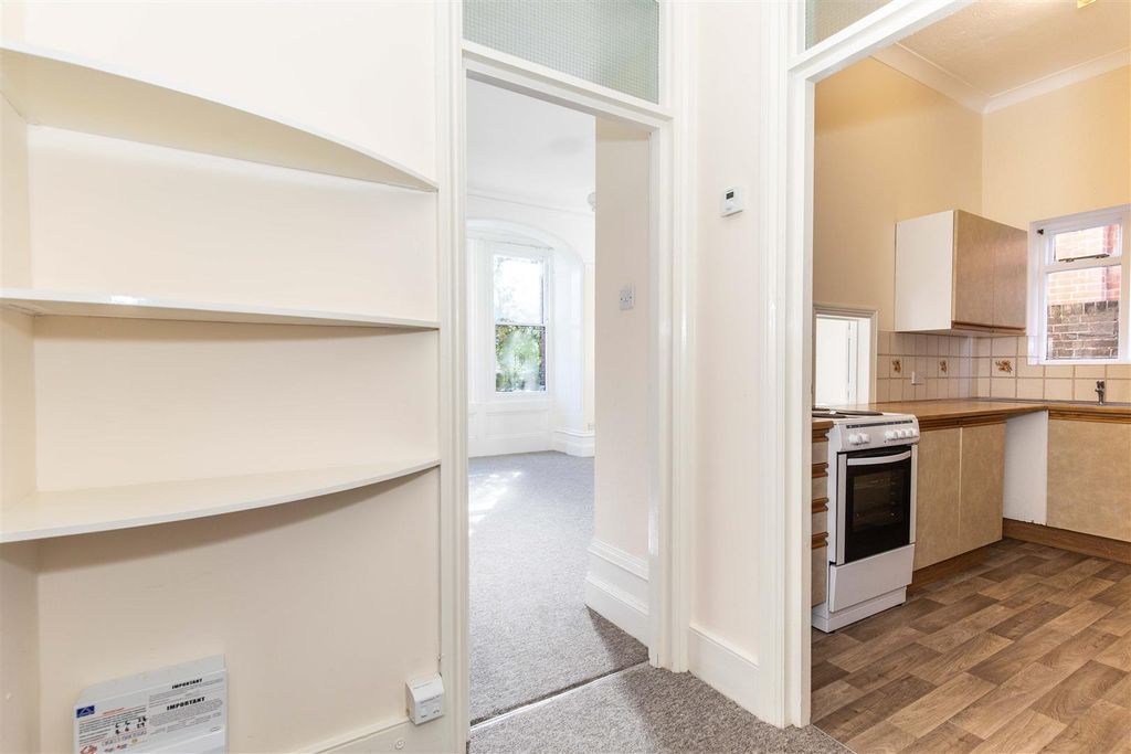 Property photo 2 of 32 3, 11 Downsview Road-17.Jpg