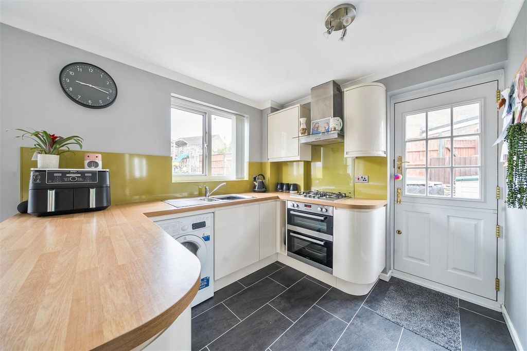 Property photo 3 of 15 Kitchen Diner