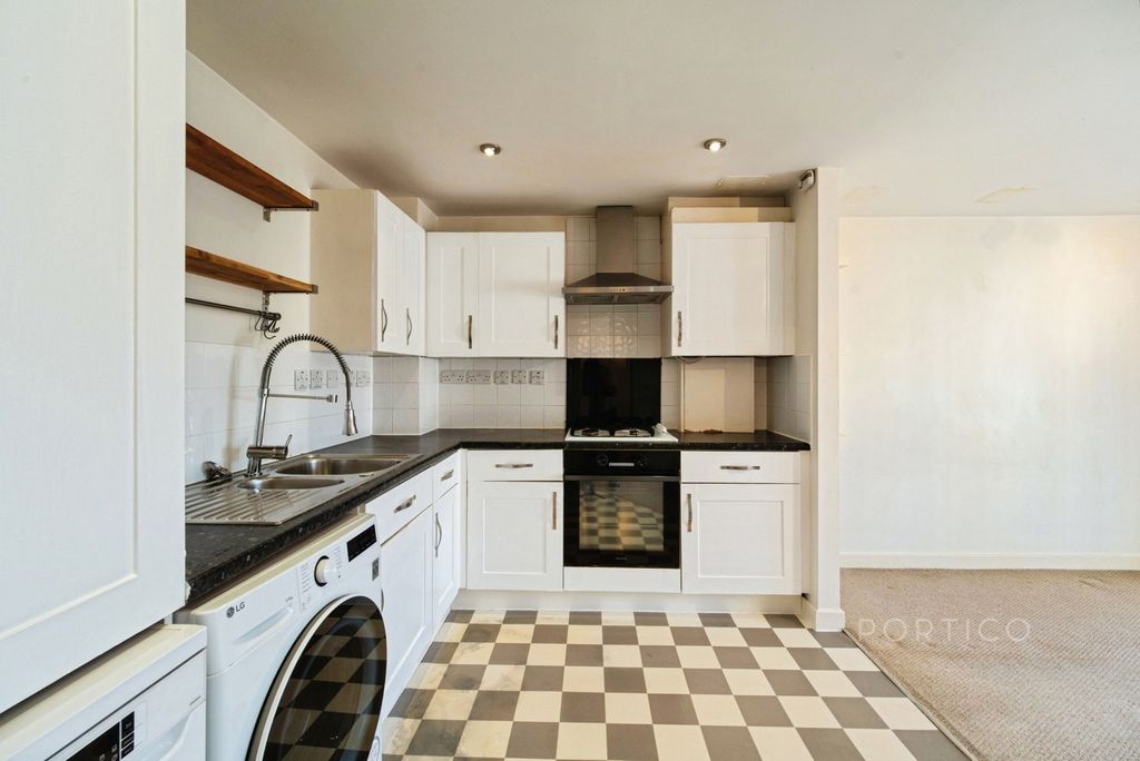 Property photo 2 of 16 Kitchen