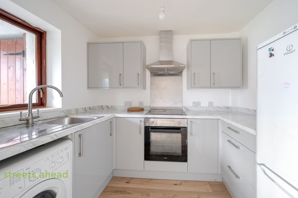 Property photo 1 of 14 86Acb233-Bbe0-472...