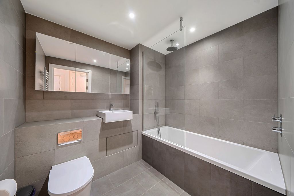 Property photo 2 of 15 1414599-1-6993315...