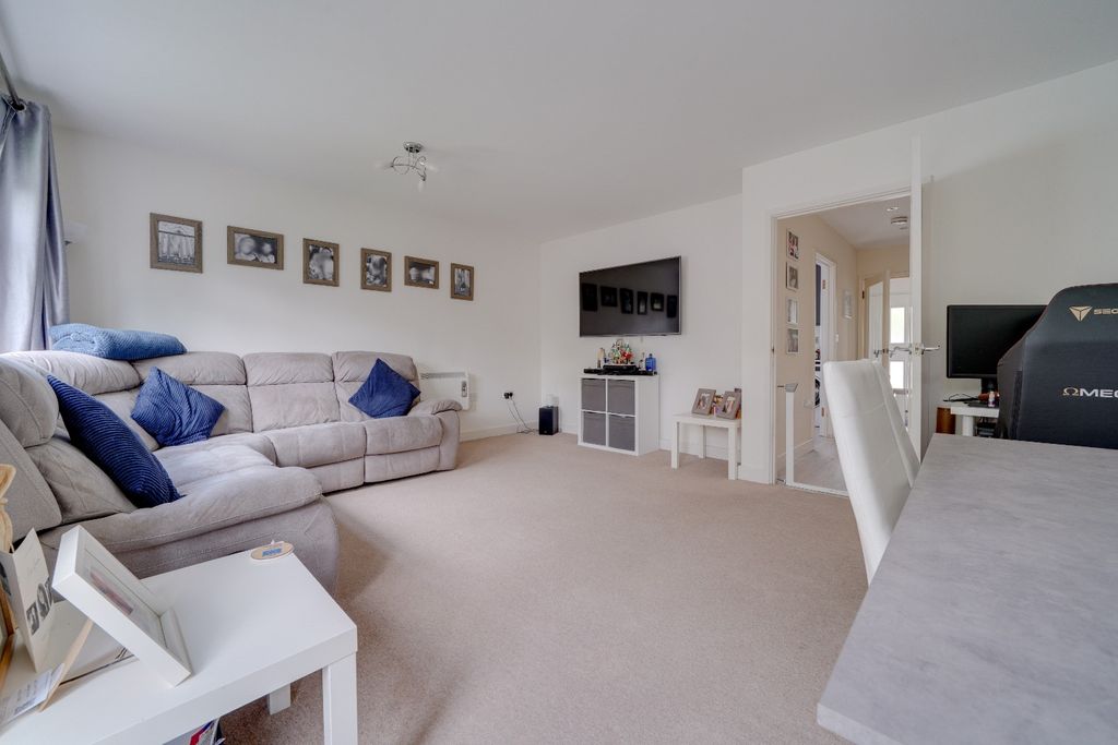 Property photo 3 of 14 4411698