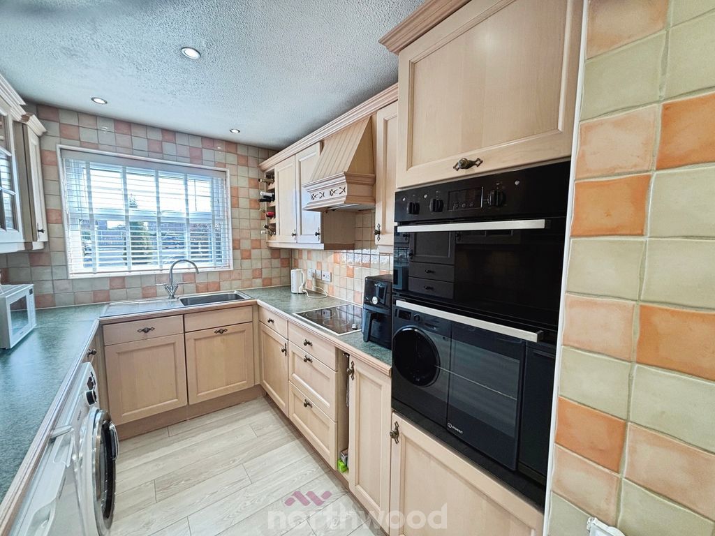 Property photo 3 of 27