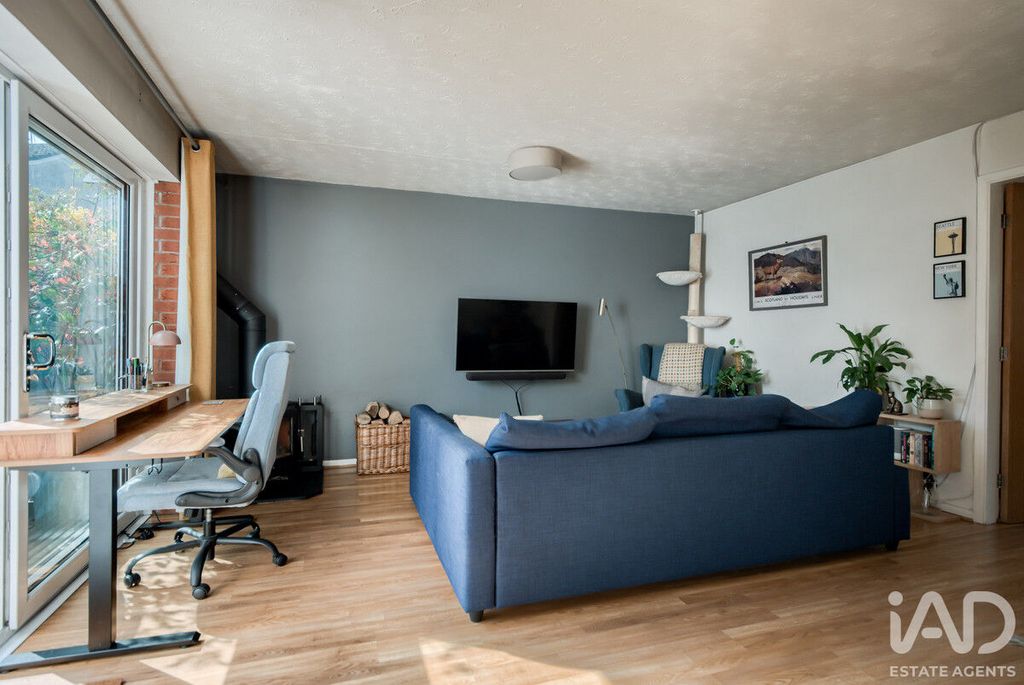 Property photo 3 of 23