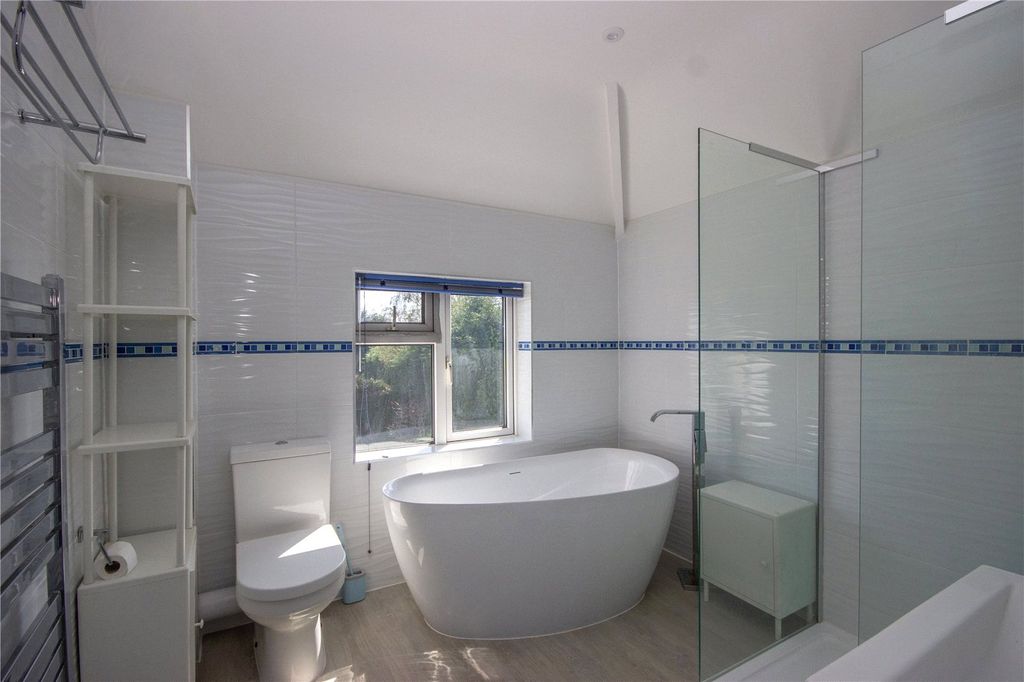 Property photo 2 of 16 Picture No. 11