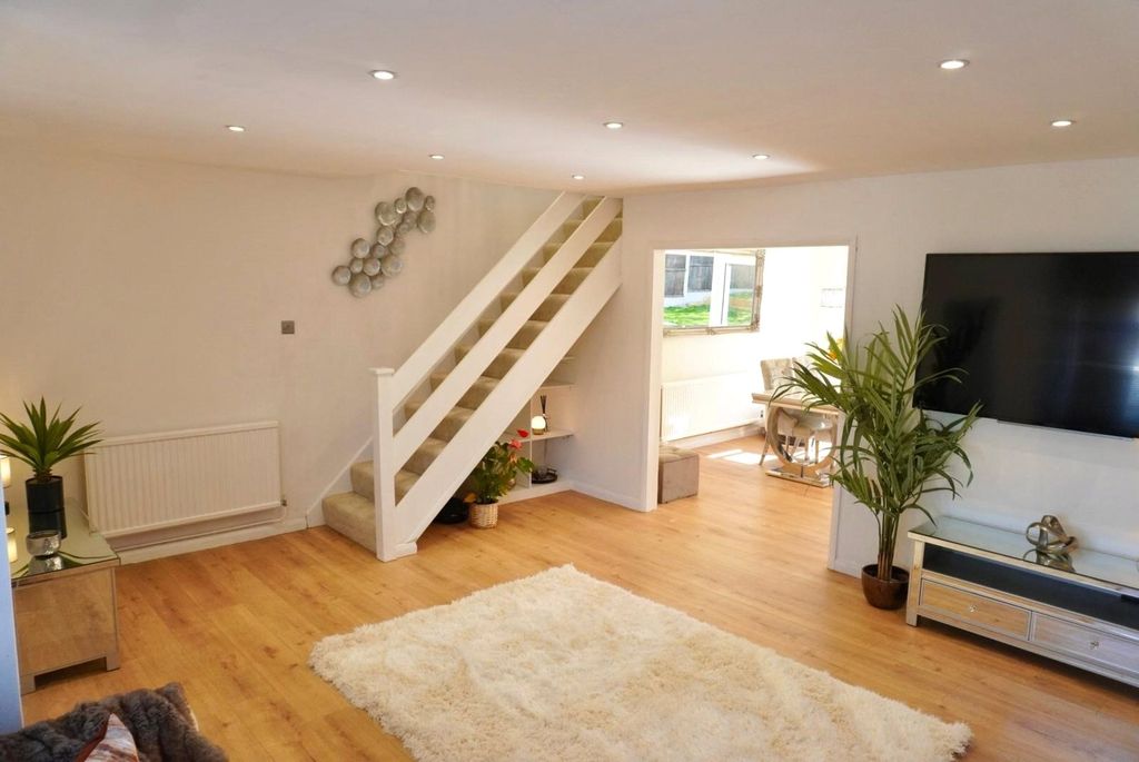 Property photo 3 of 16 Picture No. 53