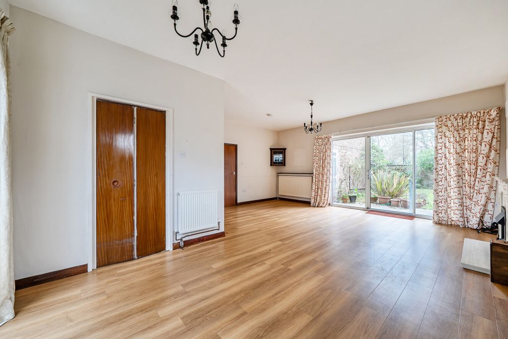 Property photo 2 of 19 1415729-14-699324...