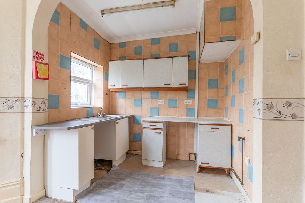 Property photo 2 of 24