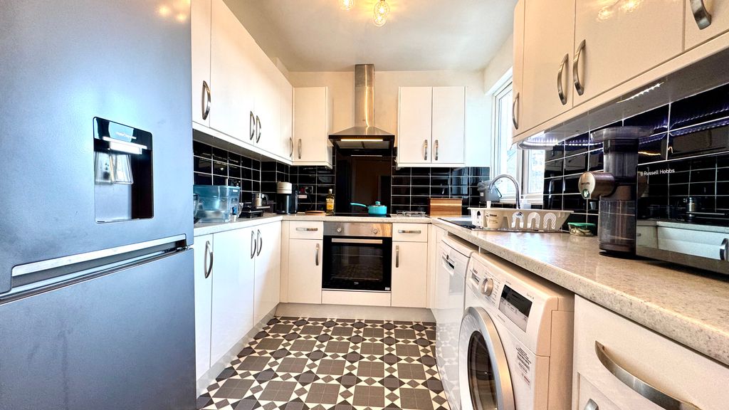 Property photo 3 of 36