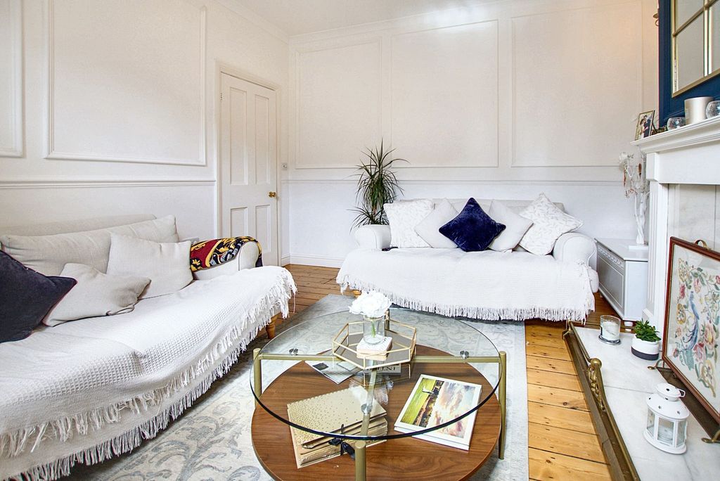 Property photo 2 of 32