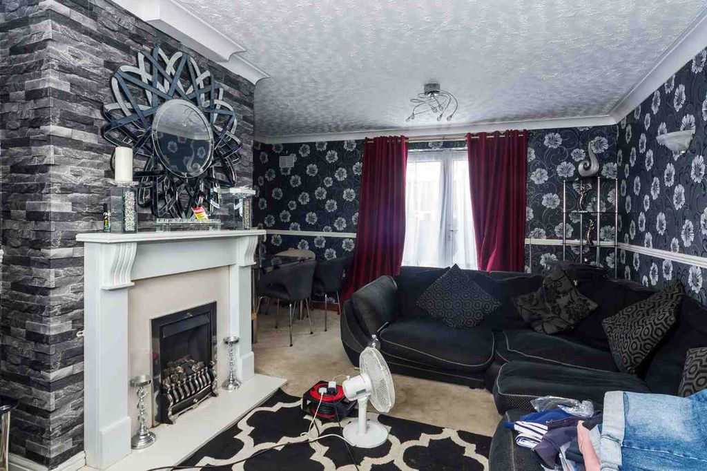 Property photo 3 of 35
