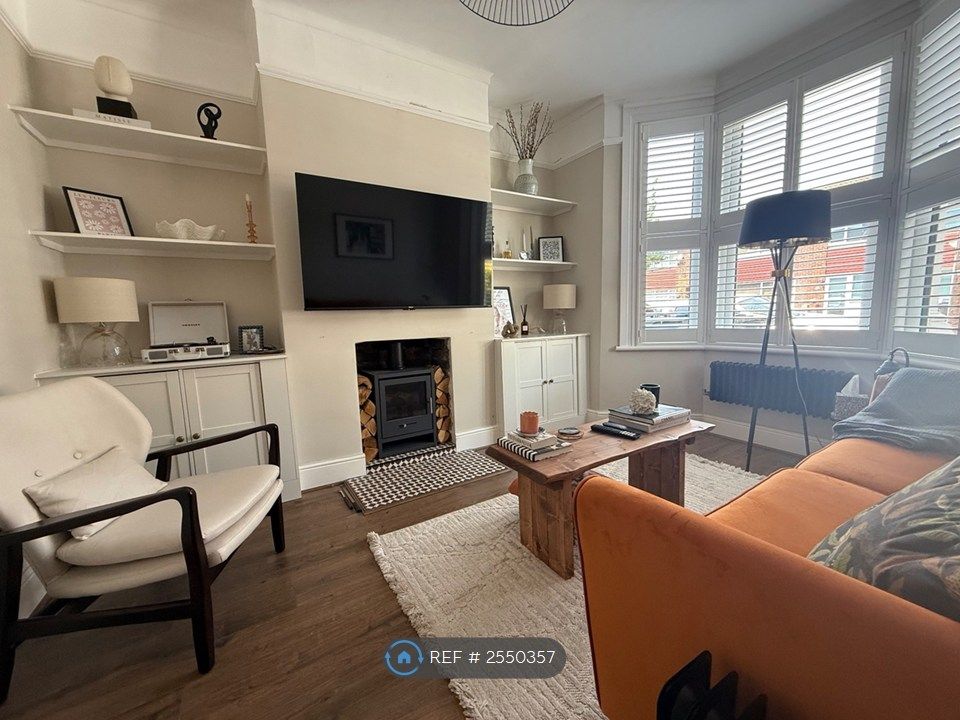 Property photo 1 of 13 Living Room