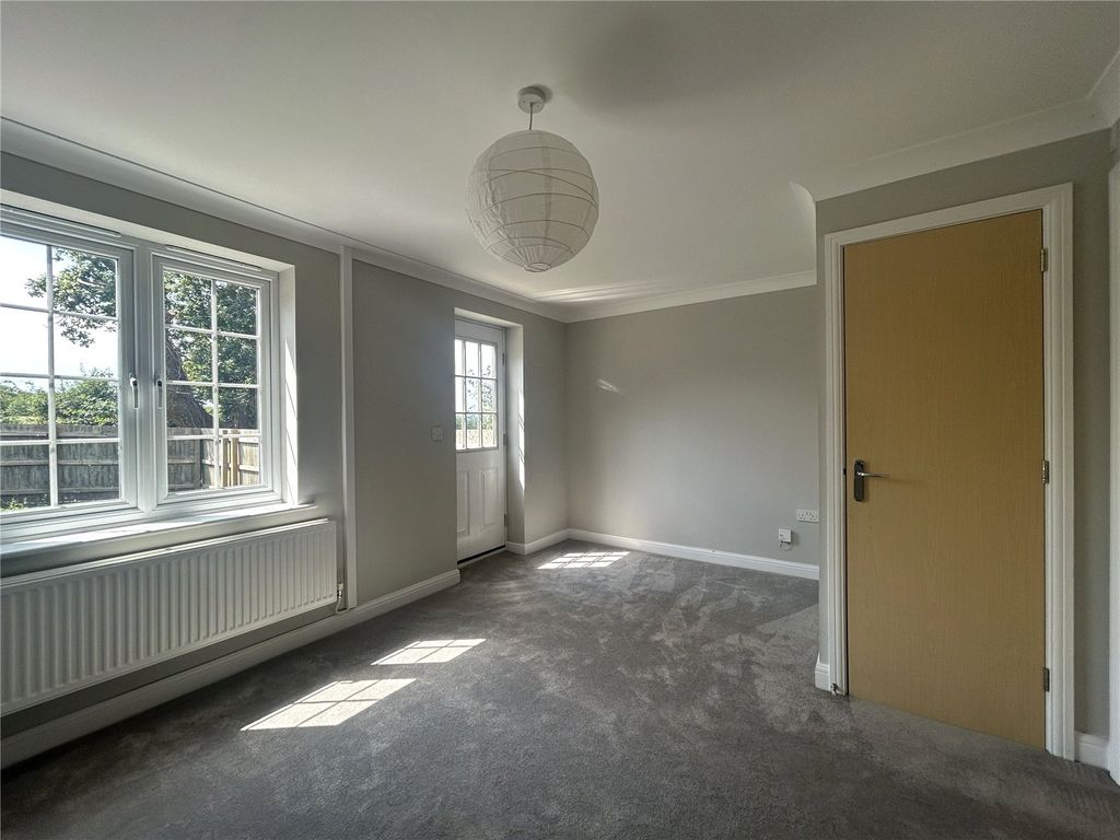 Property photo 3 of 11 Living Room