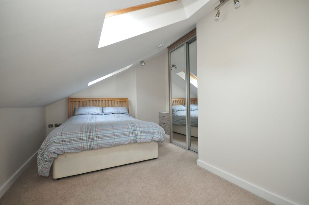 Property photo 2 of 8 027