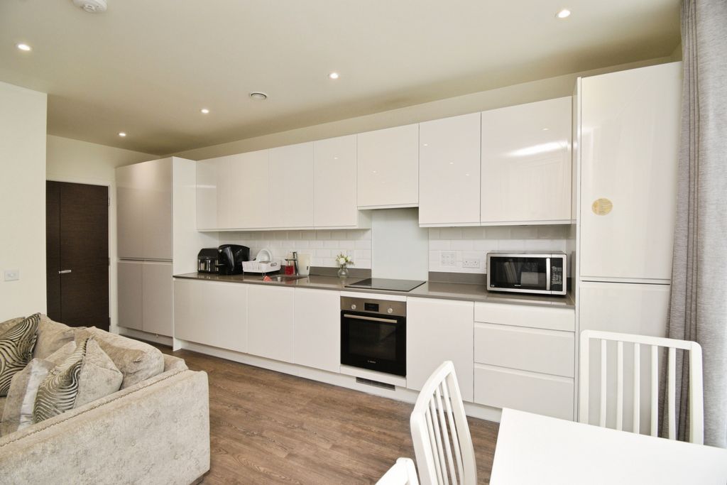 Property photo 2 of 25