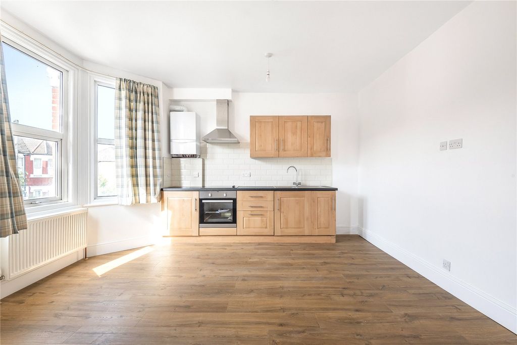 Property photo 2 of 13 Picture No. 03
