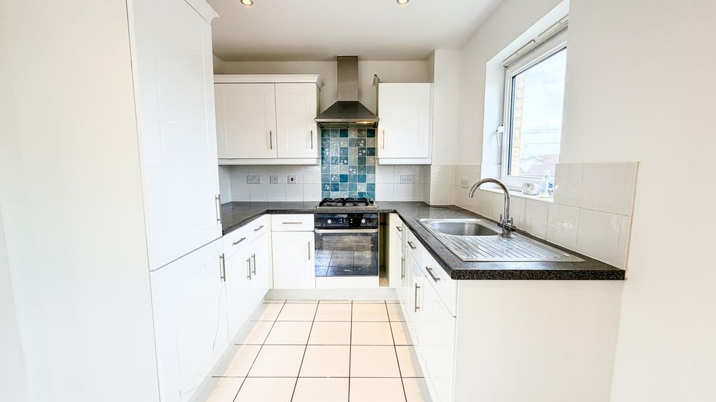 Property photo 2 of 9 Kitchen