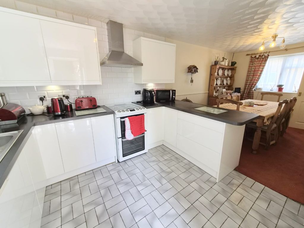 Property photo 2 of 25 5222451