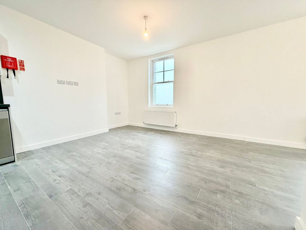 Property photo 3 of 9 Picture 3