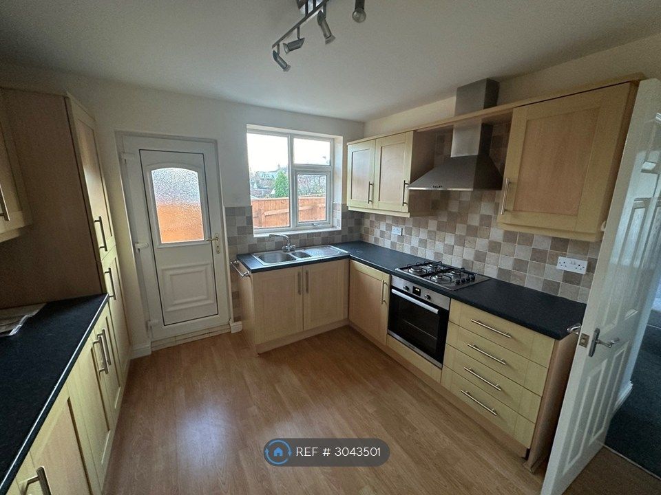 Property photo 2 of 7 Kitchen