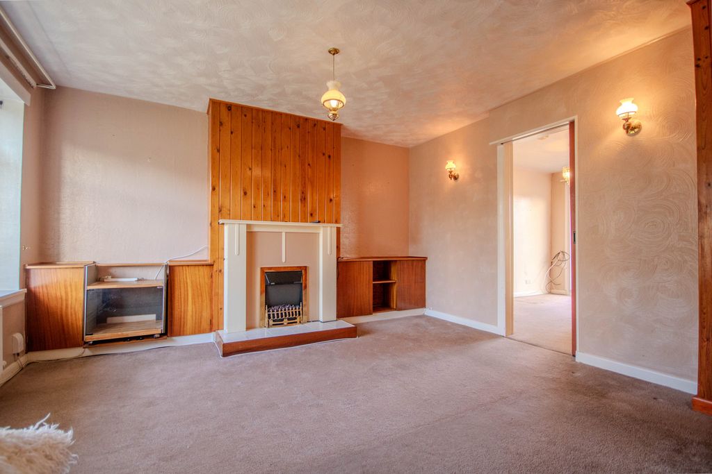 Property photo 3 of 35