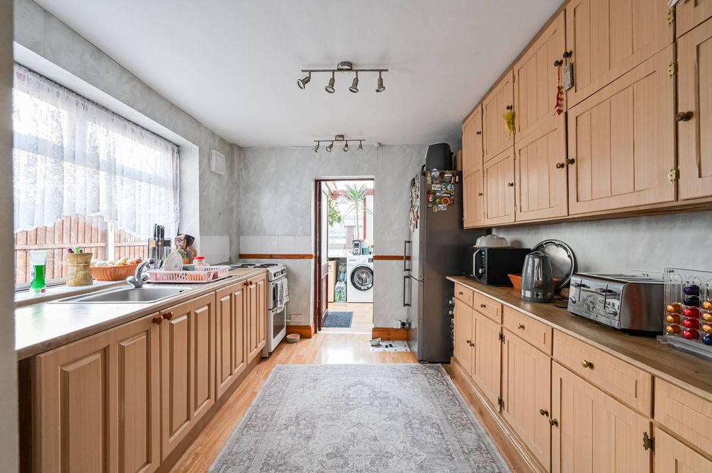 Property photo 3 of 17