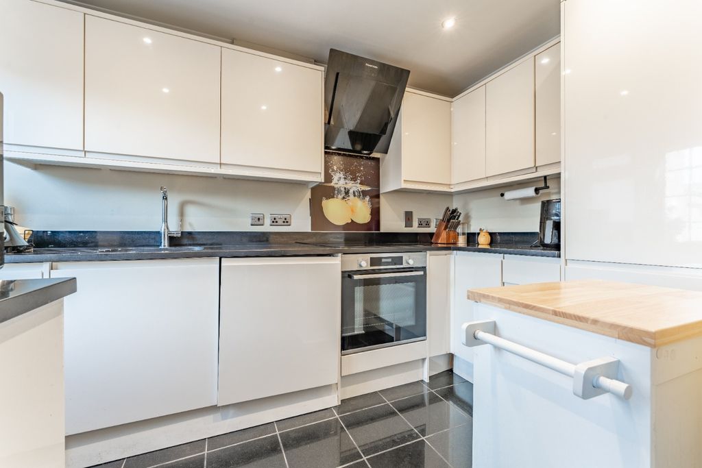 Property photo 3 of 12 5269643