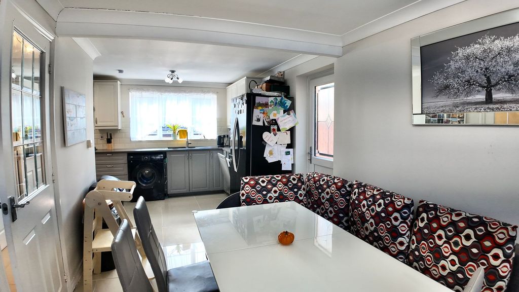 Property photo 3 of 30