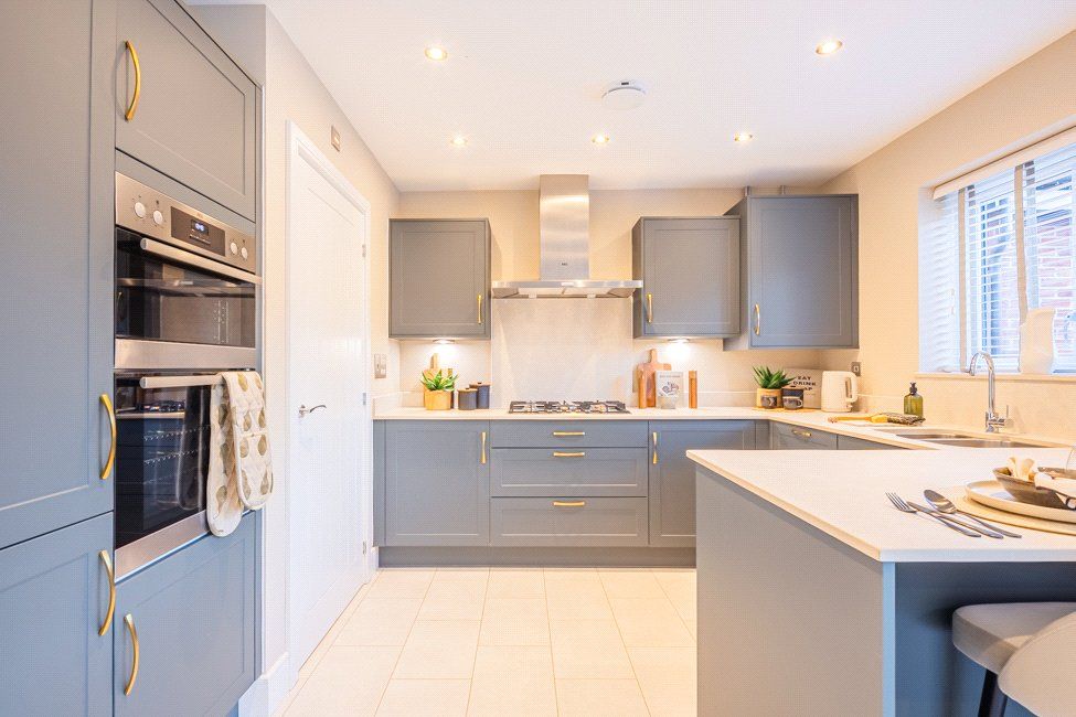 Property photo 3 of 13 Kitchen