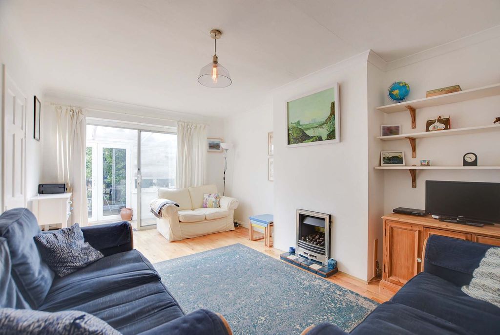 Property photo 3 of 32