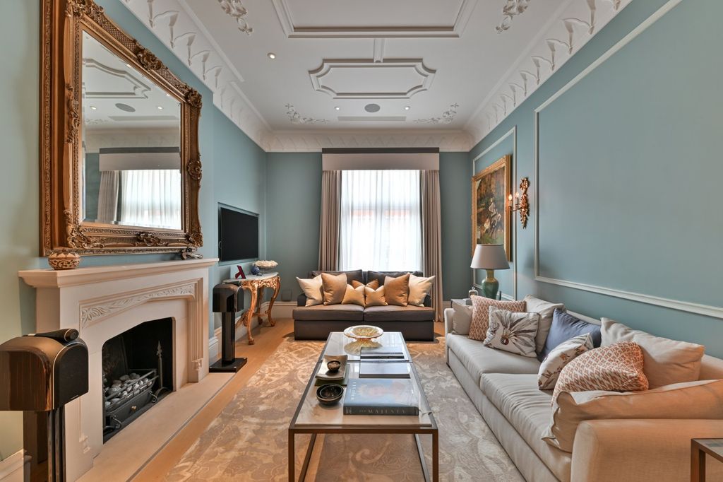 Property photo 2 of 21 Living Room