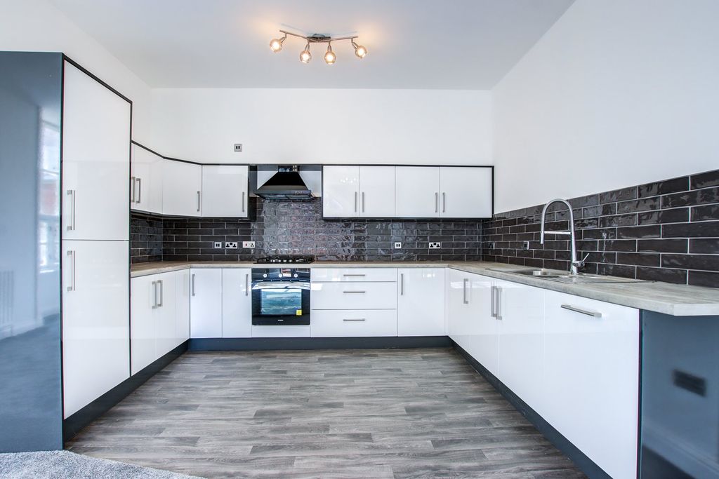 Property photo 3 of 24