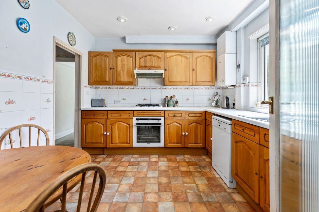 Property photo 2 of 33