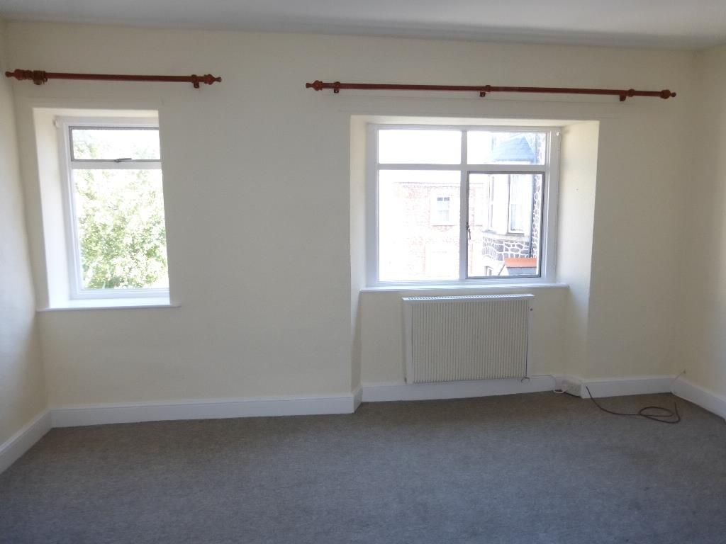 Property photo 2 of 7 Living Room