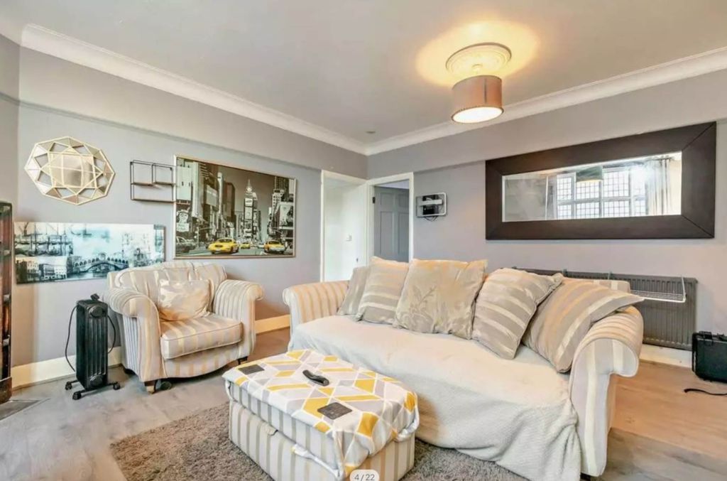 Property photo 2 of 21