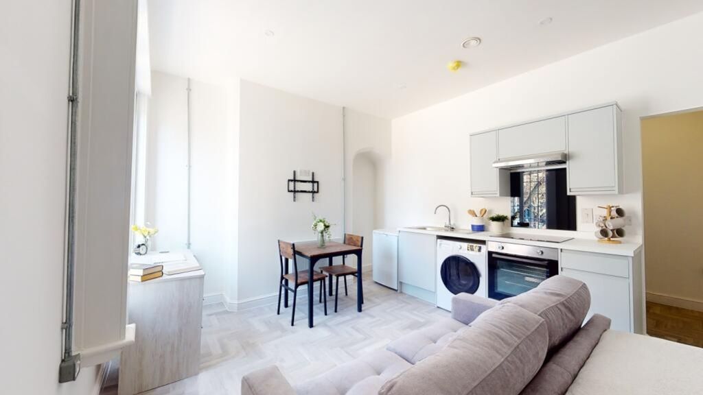 Property photo 3 of 4 A Bright And Modern Kitchenette With Ample Space F...