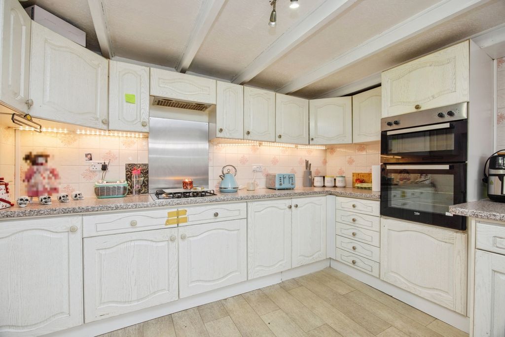 Property photo 2 of 17 Photo