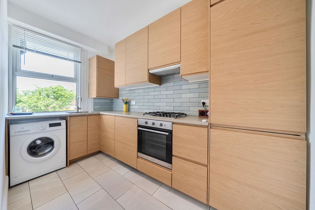 Property photo 3 of 14 1457466-10-69Fb23...