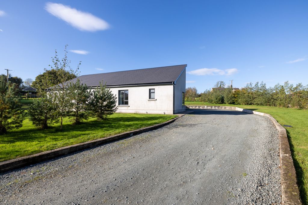 Property photo 3 of 28