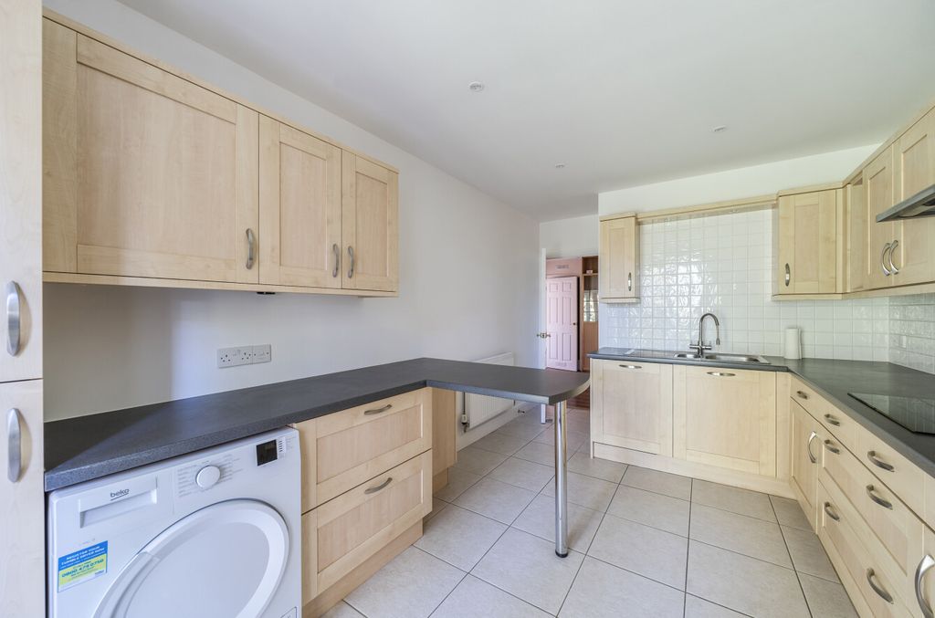 Property photo 3 of 13 1359237-34-68d187...
