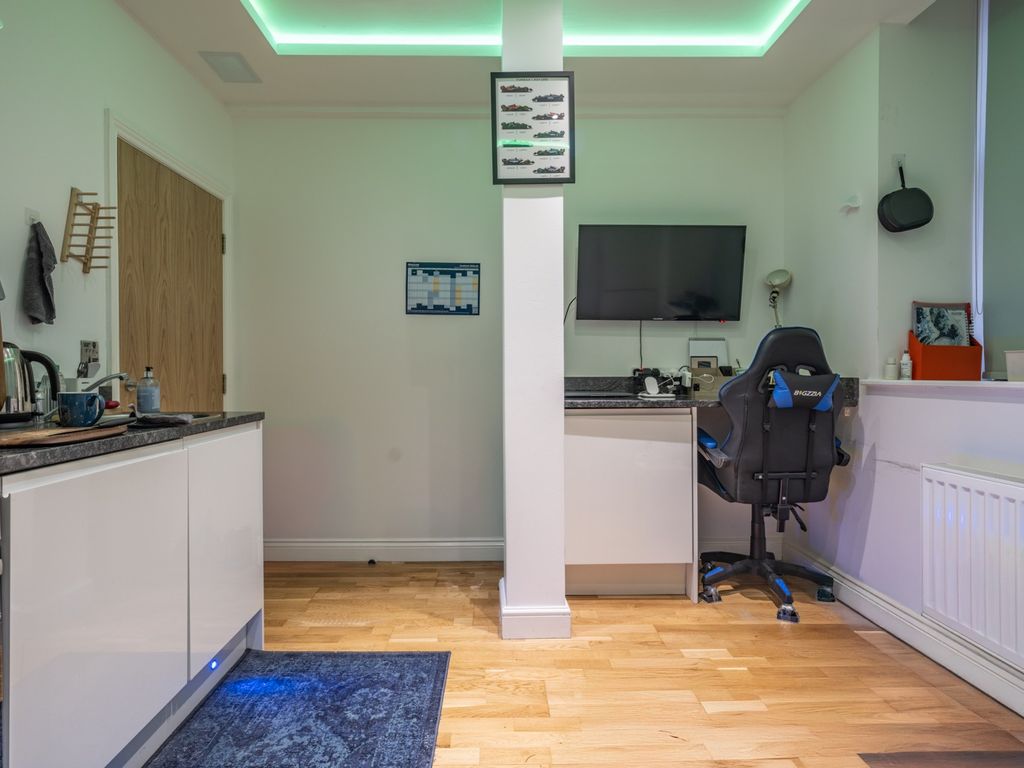 Property photo 1 of 5 3930580