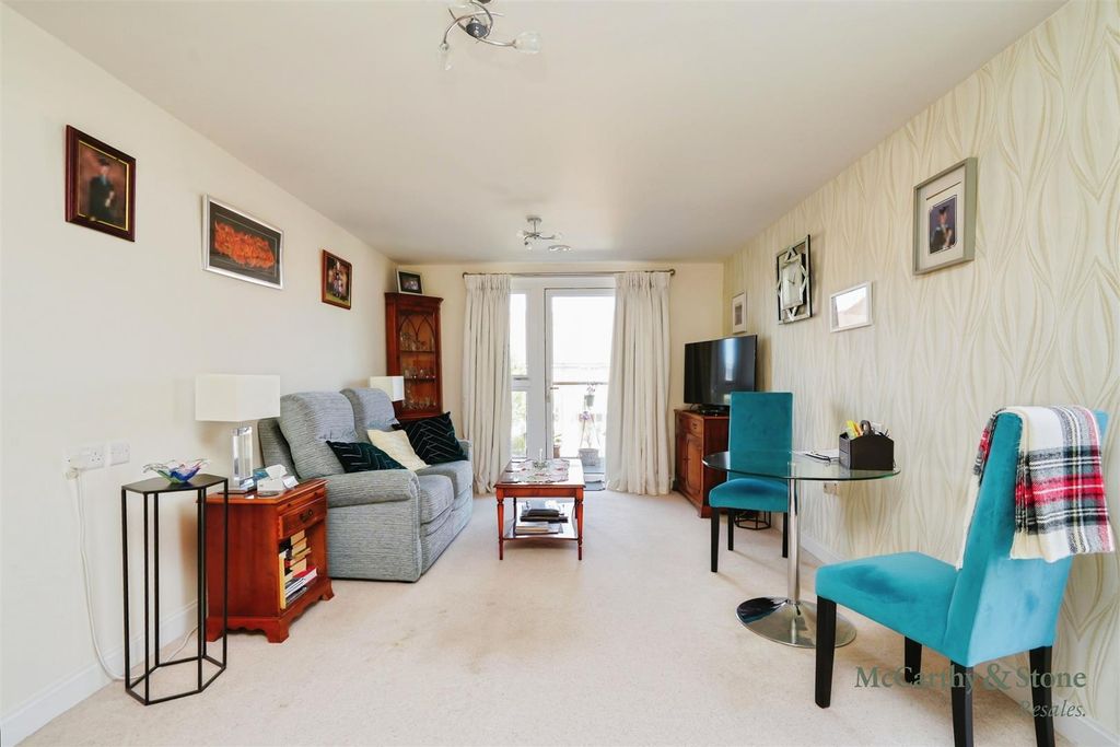 Property photo 3 of 10 33Williamsplaceox116Gy-13.Jpg
