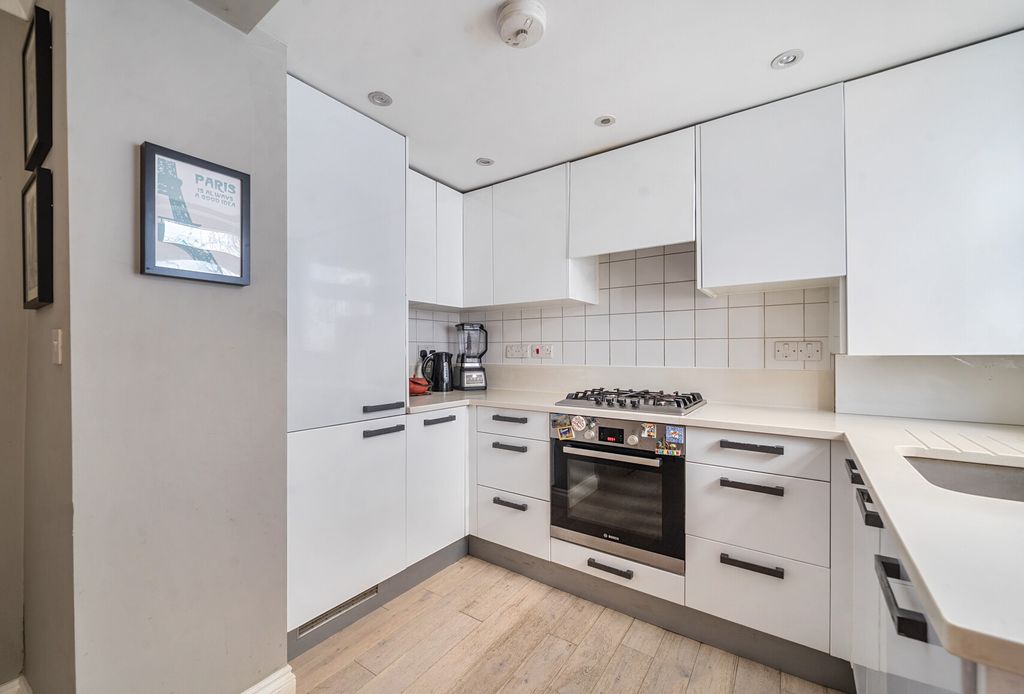 Property photo 2 of 8 1369572-6-6908934...