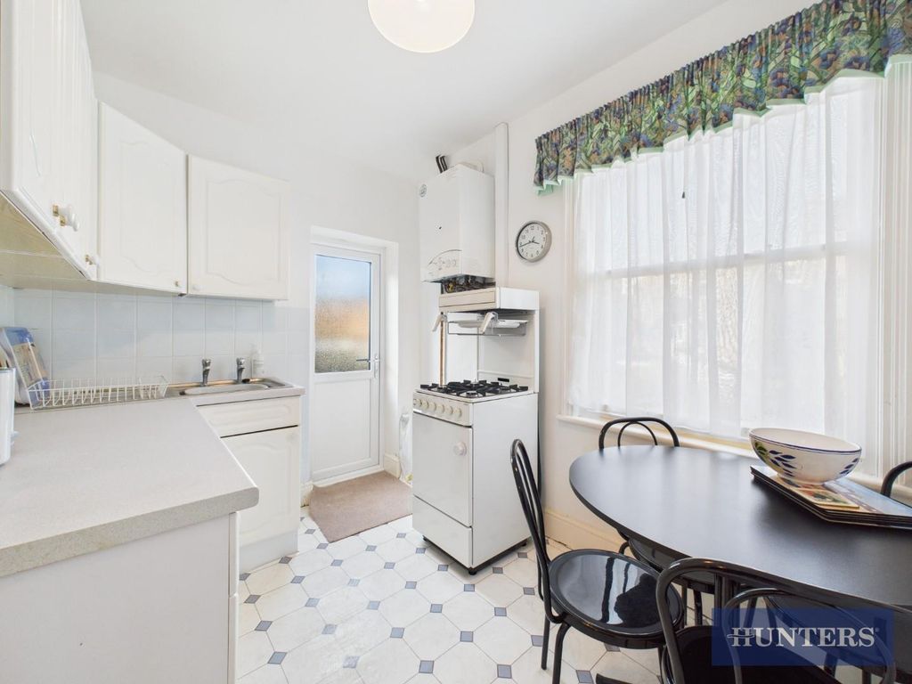 Property photo 3 of 10 Kitchen