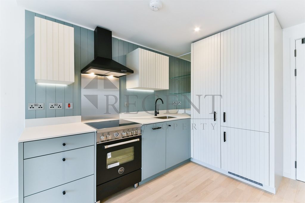 Property photo 3 of 10 Kitchen