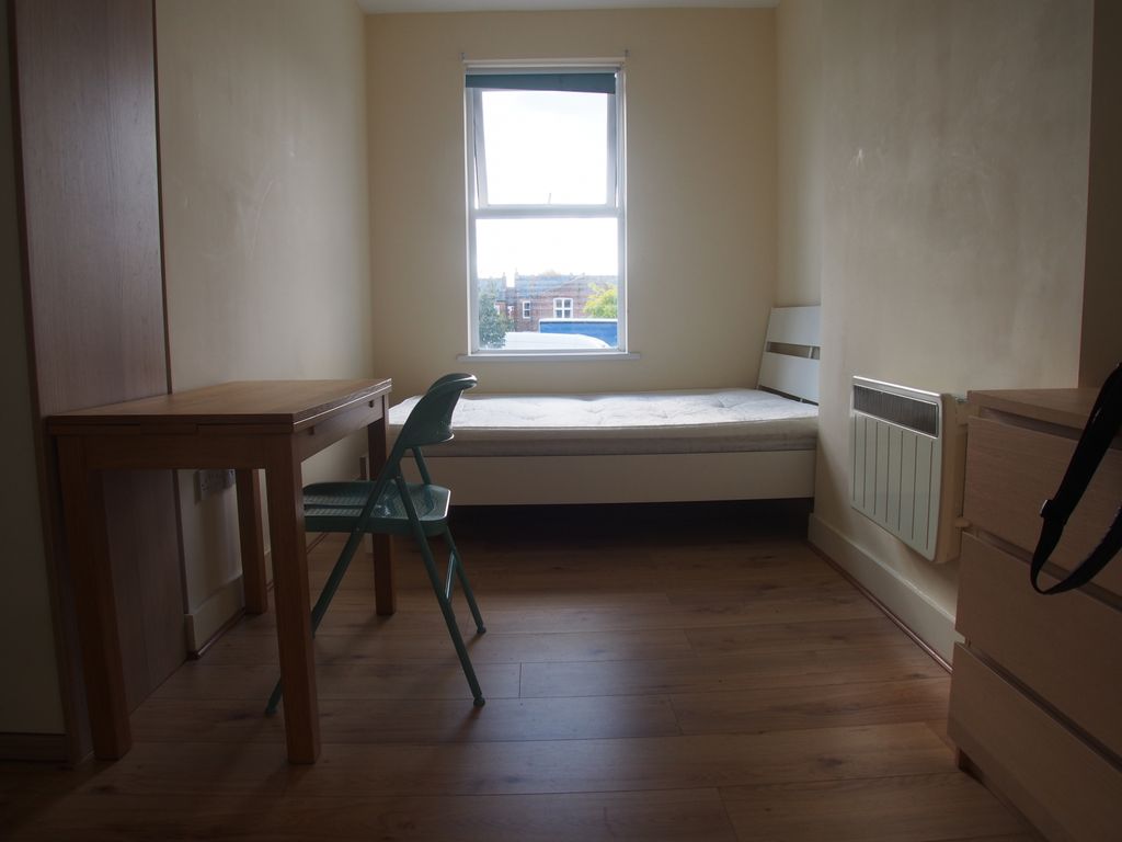 Property photo 1 of 5 Modern En-Suite Studio
